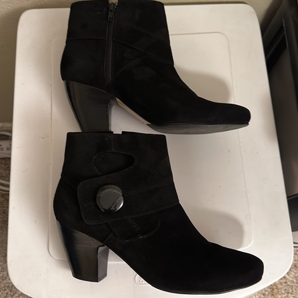 Vaneli Black Suede Ditto Booties with Button - Picture 4 of 7